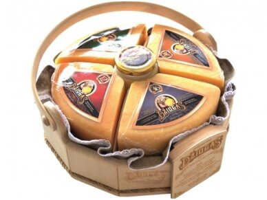 Sūris Džiugas Kolekcija medinėje dėž. 4,2 kg