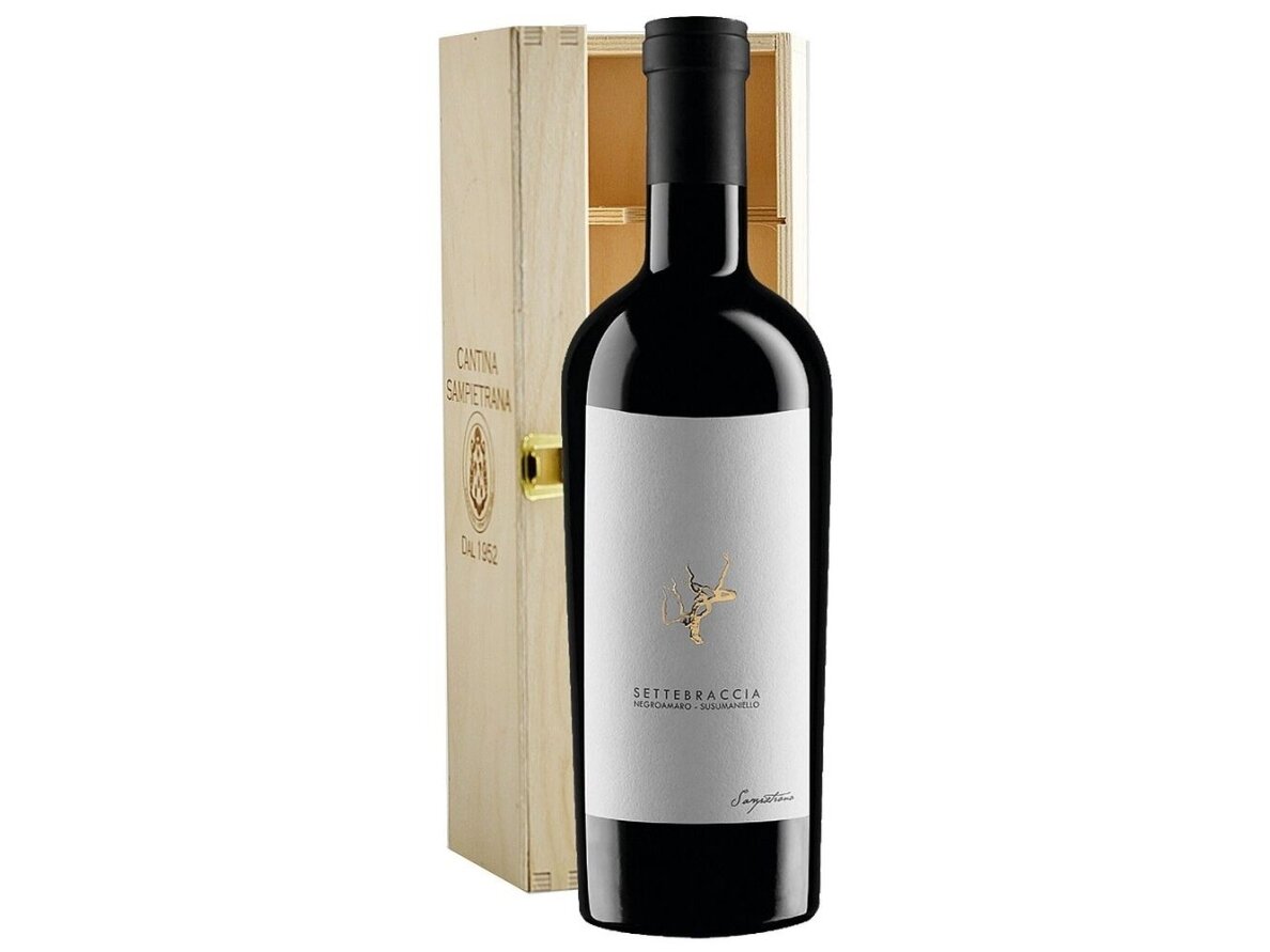 Vynas Sampietrana Settebracia Salento Rosso I.G.P. Magnum 1,5 l su medine dėž. Vynas Sampietrana Settebracia Salento Rosso I.G.P. Magnum 1,5 l su medine dėž.