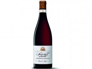 Vynas Albert Bichot Bourgogne Pinot Noir Cote D'or Secret De Famille A.O.C. 0,75 l Vynas Albert Bichot Bourgogne Pinot Noir Cote D'or Secret De Famille A.O.C. 0,75 l